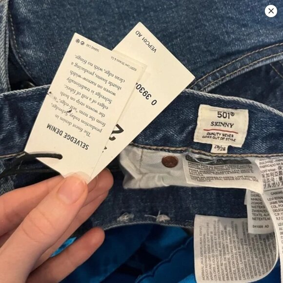 NWT Levi’s High Waisted Shorts - Picture 4 of 5